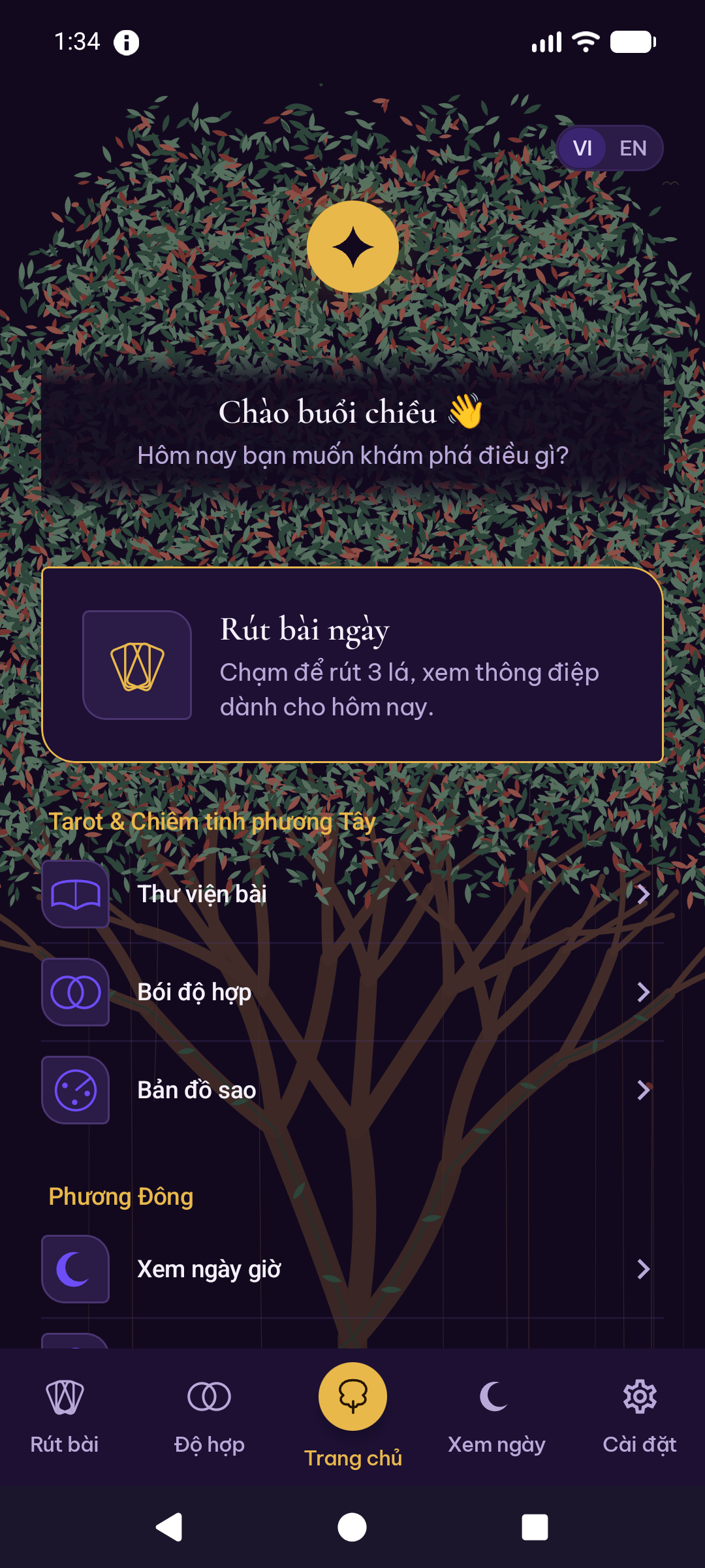 Màn hình Trang chủ Huyền Nguyệt, ban đêm, cây may mắn phát sáng phía sau các ô chức năng
